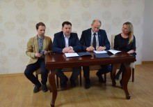 [fot. Wojciech Kruk] Umowa na Rewitalizację Starego Centrum Żukowa podpisana - powiększ