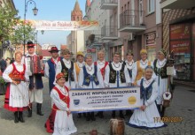 [fot. nadesłane] „KASZUBKI” promują kaszubski folklor na Pałukach  - powiększ