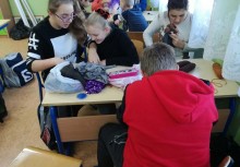 Uczniowie Szkoły Podstawowej im. Więźniów Obozu Stutthof w Niestępowie ratują dzieci w Afryce! - powiększ