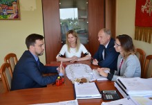 [fot. Wojciech Kruk] Podpisano umowę na modernizację energetyczną kolejnych budynków szkół podstawowych! - powiększ