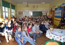 [fot. nadesłane] „Poranek z poezją” w Szkole Podstawowej nr 1 w Żukowie - powiększ