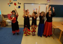 [fot. nadesłane] Hiszpańskie rytmy, zapachy i kolory w Szkole w Glinczu - powiększ