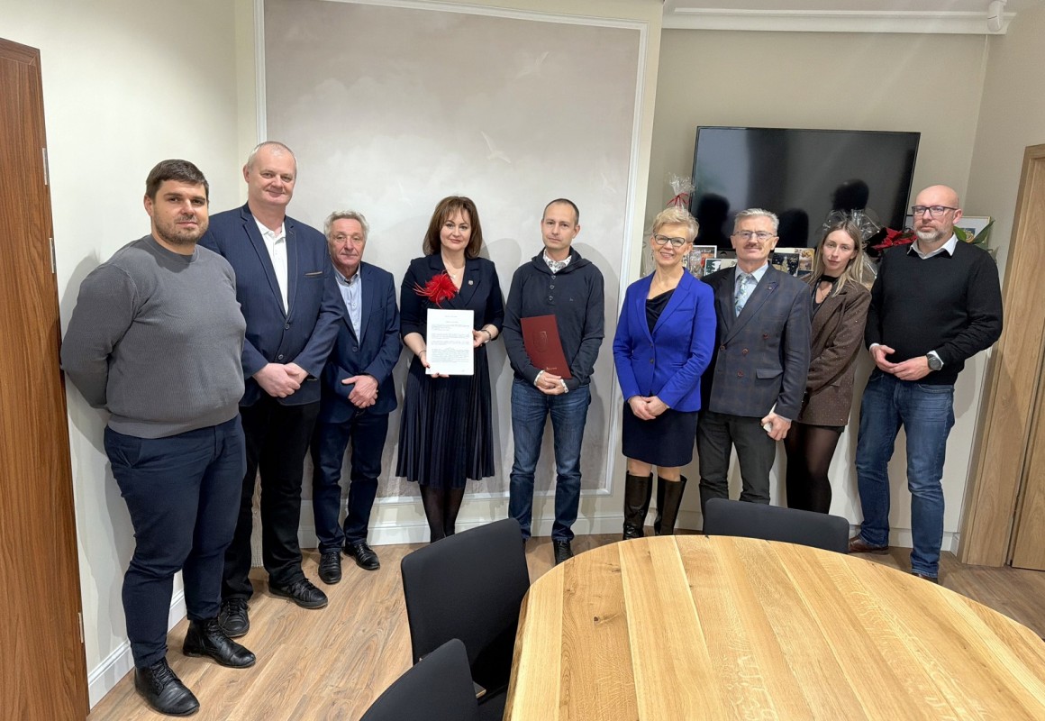 Umowa na dokumentację projektową rozbudowy szkoły podstawowej w Tuchomiu wraz z budową sali gimnastycznej podpisana