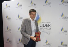  [fot. nadesłane] Witold Szmidtke Przewodniczący Rady z medalem Samorządowego Lidera Edukacji - powiększ
