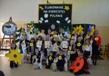 [fot. Natalia Piotrzkowska] Pasowanie na ucznia żukowskiej '1' - powiększ