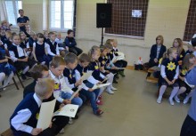 [fot. Natalia Piotrzkowska] Pasowanie na ucznia żukowskiej '1' - powiększ