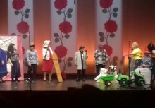 [fot. nadesłane] KGW z Chwaszczyna wystąpiło w Teatrze Ziemi Rybnickiej - powiększ