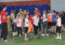 [fot. nadesłane] Trening SPR GKS Żukowo z uczniami z SP nr 1 w Żukowie - powiększ