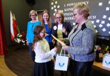 [fot. nadesłane] I Powiatowy Konkurs Pieśni Patriotycznej w Baninie - powiększ