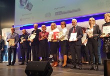 [fot. nadesłane] SP nr 2 w Żukowie otrzymała Laur Mistrza Nowoczesnej Edukacji  - powiększ