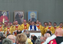 [fot. Eugeniusz Pryczkowski] Kaszubski język zabrzmiał na centralnej uroczystości obchodów 100-lecia w Warszawie - powiększ