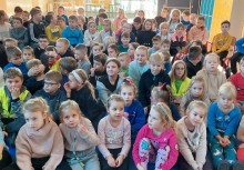  V Powiatowy Konkurs Plastyczny pt. „Bezpieczna droga - dzieci uczestnicy konkursu - powiększ