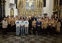 Zdjęcie grupowe chóru i przyjaciół