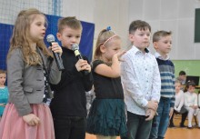 [fot. nadesłane] Dzień Babci i Dziadka w SP w Chwaszczynie - powiększ