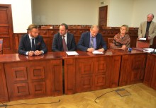 Podpisanie umowy na dofinansowanie zakupu samochodów ratowniczo-gaśniczych dla OSP w Baninie - powiększ