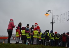 [fot. Natalia Piotrzkowska] Rozświetlenie choinki z kolędami i Mikołajem - powiększ