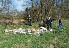 [fot. PZW 82 Gryf Żukowo] Brzegi i koryto rzeki Raduni posprzątane - powiększ