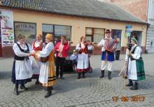 [fot. nadesłane] „KASZUBKI” promują kaszubski folklor na Pałukach  - powiększ