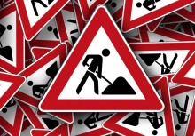 Znaki drogowe przedstawiające roboty drogowe