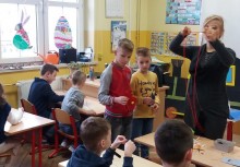 [fot. nadesłane] Wielkanocne zajączki w szkolnych murach żukowskiej „ jedynki” - powiększ