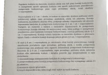 Fragment dokumentu opisującego uchybienia formalne w procedurze konkursu na stanowisko dyrektora szkoły, w tym naruszenia regulaminu i zasad głosowania. - powiększ