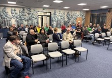 Na zdjęciu ok 36 osób na widowni podczas spotkania - powiększ