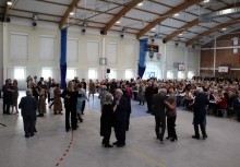 Seniorzy na parkiecie podczas Balu Seniora - powiększ