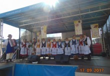 [fot. nadesłane] „KASZUBKI” promują kaszubski folklor na Pałukach  - powiększ