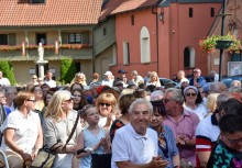 Tłum Ludzi na koncercie . - powiększ