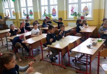 [fot. nadesłane] Wielkanocne zajączki w szkolnych murach żukowskiej „ jedynki” - powiększ
