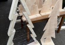 Drewniane choinki ze światłkami - powiększ