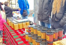 Jedno ze stoisk  - powiększ