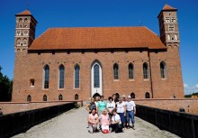 [fot. Anna Kozakowska, OKiS Żukowo] „KASZUBKI” gościem „41 Międzynarodowego Jarmarku Folkloru” w Węgorzewie  - powiększ