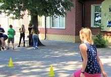 Chora lipa w Borkowie - Festyn w cieniu lipy 2017 - dzieci  [fot. SP Borkowo] - powiększ