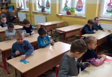 [fot. nadesłane] Wielkanocne zajączki w szkolnych murach żukowskiej „ jedynki” - powiększ