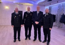 Na zdjęciu trzech strażaków oraz Radny Rady Miejskiej w Żukowie.  - powiększ