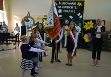 [fot. Natalia Piotrzkowska] Pasowanie na ucznia żukowskiej '1' - powiększ