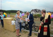 [fot. nadesłane]
Otwarcie placu zabaw w Chwaszczynie ul.Polna/Dąbrówki   - powiększ
