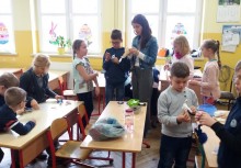 [fot. nadesłane] Wielkanocne zajączki w szkolnych murach żukowskiej „ jedynki” - powiększ