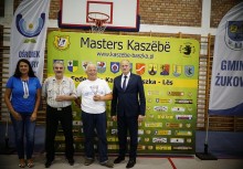 [fot. OKiS w Żukowie] Złota Tabakiera Kaszub dla Jacka Domarusa i Kłosu Werblinii  - powiększ