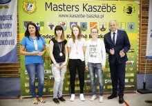 [fot. OKiS w Żukowie] Złota Tabakiera Kaszub dla Jacka Domarusa i Kłosu Werblinii  - powiększ