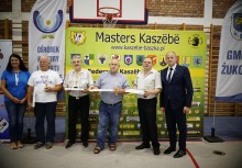 [fot. OKiS w Żukowie] Złota Tabakiera Kaszub dla Jacka Domarusa i Kłosu Werblinii  - powiększ