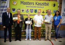 [fot. OKiS w Żukowie] Złota Tabakiera Kaszub dla Jacka Domarusa i Kłosu Werblinii  - powiększ