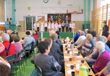 [fot. nadesłane] Borkowskie dzieci uczciły Dzień Babci i Dziadka - powiększ