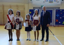 [fot. B.Bujnowska-Kowalska] Zakończenie roku szkolnego 2016/2017 w żukowskich szkołach - powiększ