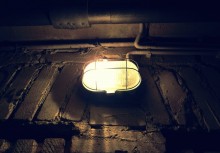 Lampa w piwnicy - powiększ