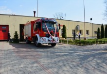 [fot. Karol Wilczyński] Nowy samochód na 65-lecie OSP Leźno - powiększ