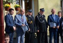 [fot. Karol Wilczyński] Nowy samochód na 65-lecie OSP Leźno - powiększ