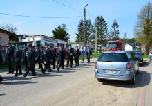 [fot. Karol Wilczyński] Nowy samochód na 65-lecie OSP Leźno - powiększ