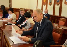 [fot. B.Bujnowska-Kowalska] Dotacja na zakup nowego wozu strażackiego w Leźnie - powiększ